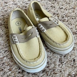 Cherokee boy cream colored loafer boat shoe size 6